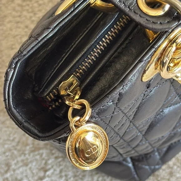 Christian Dior
Cannage Lady Dior Medium Vintage - Picture 6 of 11